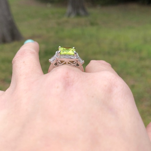 Yellow and white stone ring - Picture 2 of 4